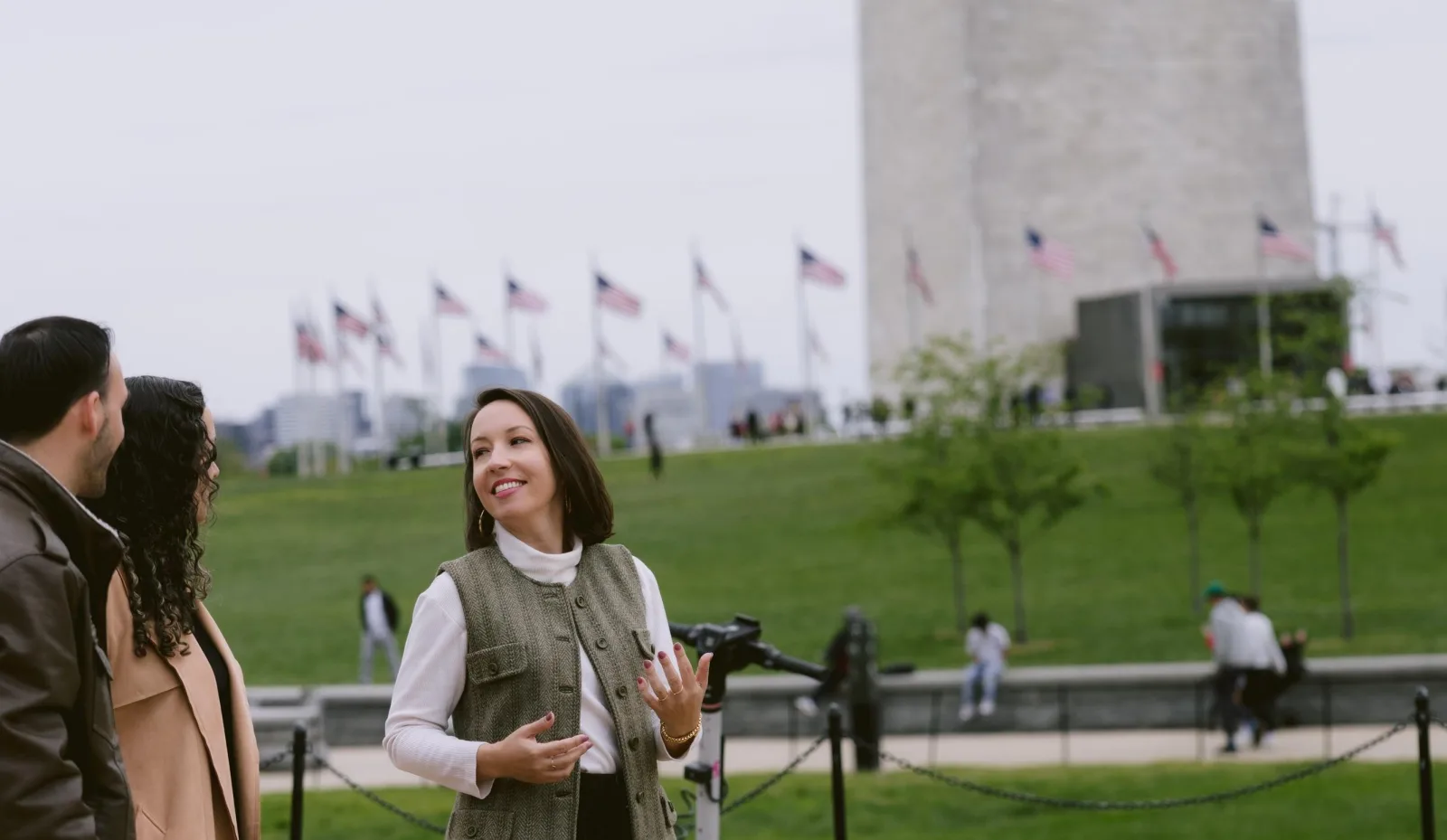 A guide talking to guests on the National Mall